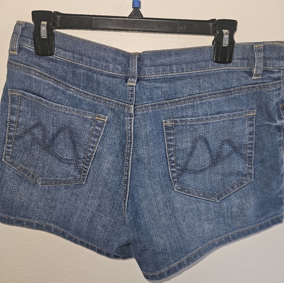 New York & Company Blue Jean Shorts Size 10 - Picture 5 of 9